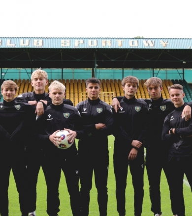 PROFESJONALNE KONTRAKTY PIŁKARZY MŁODEJ GIEKSY