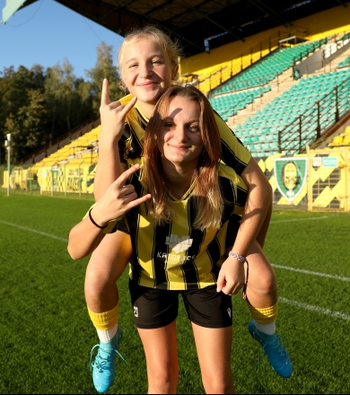 GIEKSA Z MINISTERIALNĄ DOTACJĄ NA PIŁKĘ NOŻNĄ DZIEWCZĄT